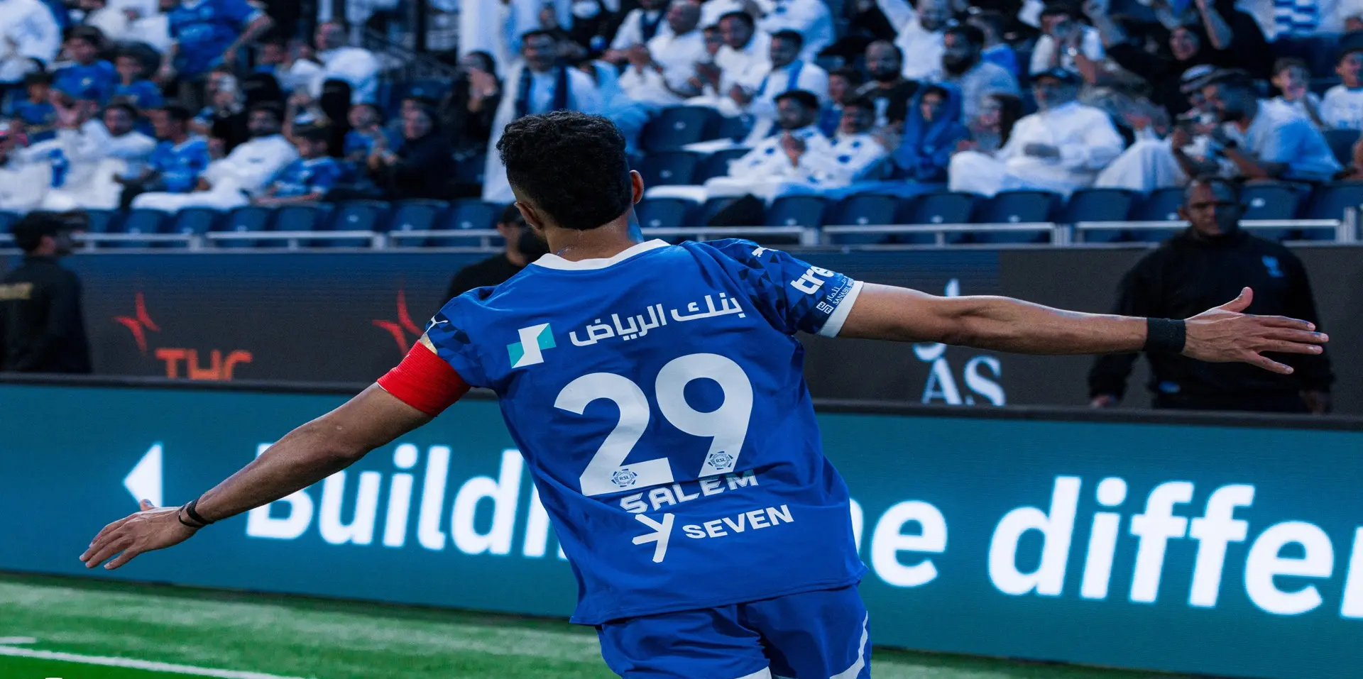 توب 20 روشن يشتعل: سباق اللقب الفردي يضيق.. وماني يشعل النيران!